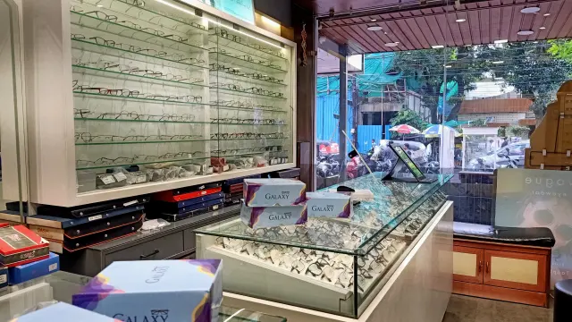 Optik Mağazası Sigortası 2026: Gözlük Stoku, Cam Kesim Cihazı ve İşyeri Hasarları