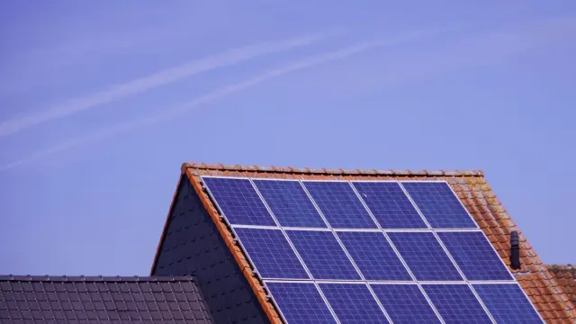 Ev Çatısındaki Güneş Panellerini Konut Sigortası Karşılar mı? 2026 GES ve İnverter Rehberi