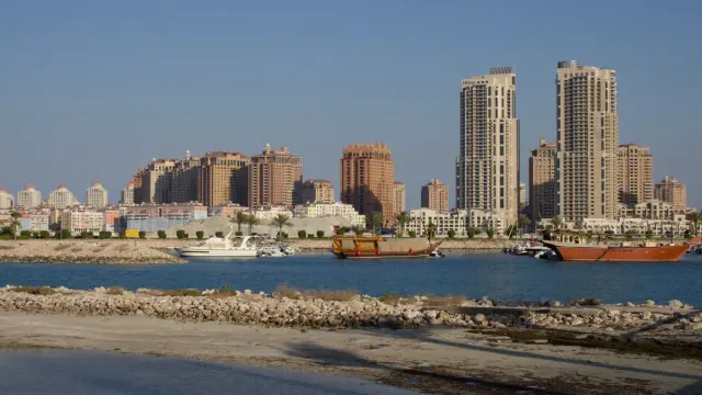 Katar Seyahat Sağlık Sigortası 2026: Doha, 30 Gün Kuralı ve Teklif Rehberi