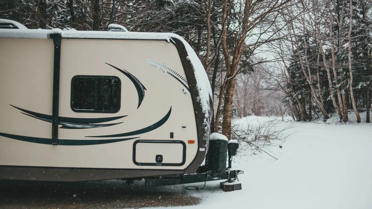 Karavan Kışın Park Halindeyken Kasko Geçerli mi? 2026 Depolama Rehberi