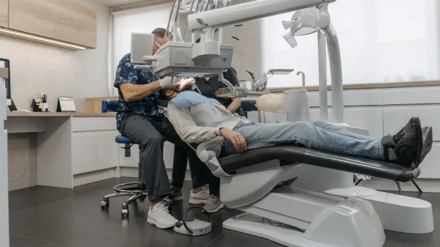 Diş Kliniği Sigortası 2026: Muayenehane, Cihaz ve Mesleki Sorumluluk İçin Teklif Rehberi