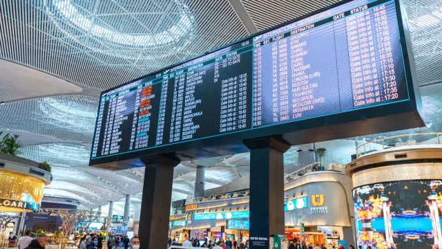 Aktarmalı Uçuşlarda Seyahat Sağlık Sigortası Geçerli mi? 2026 Transit Ülke ve Teminat Rehberi